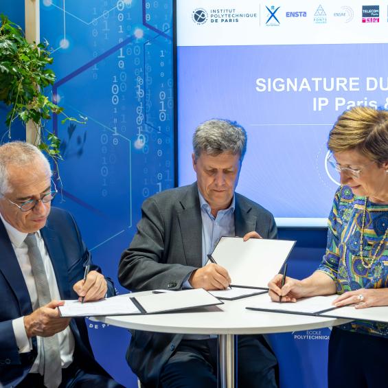 Danone et l’Institut Polytechnique de Paris signent un partenariat pour faire  émerger les innovations de demain en santé et nutrition grâce au programme  IP Paris Connexion